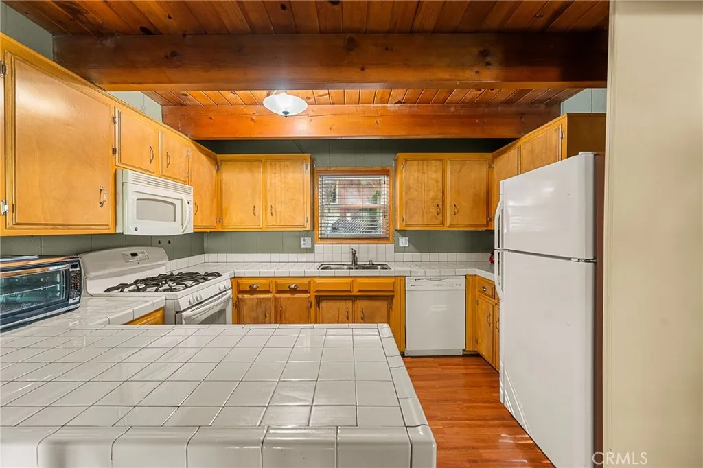 Running Springs, California 92382, United States, 3 Bedrooms Bedrooms, ,2 BathroomsBathrooms,Residential,Pending,182296