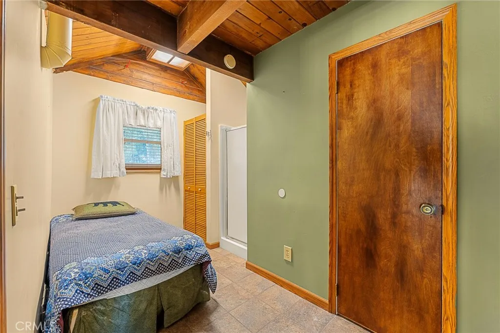 Running Springs, California 92382, United States, 3 Bedrooms Bedrooms, ,2 BathroomsBathrooms,Residential,Pending,182296