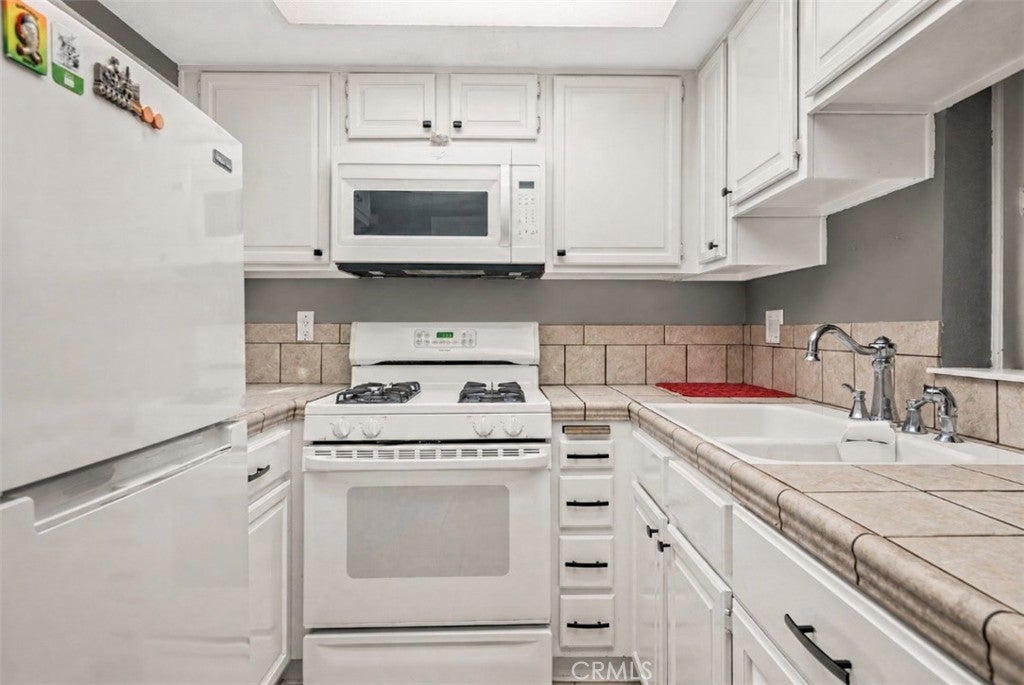 577 W 9th