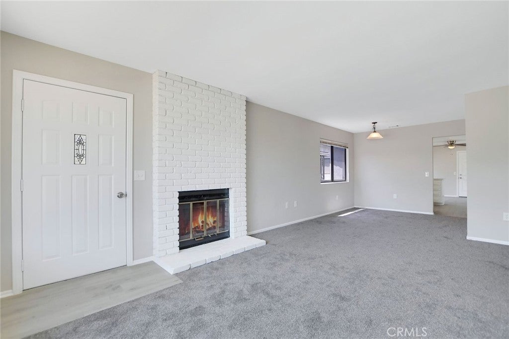 3102 W Devonshire Avenue