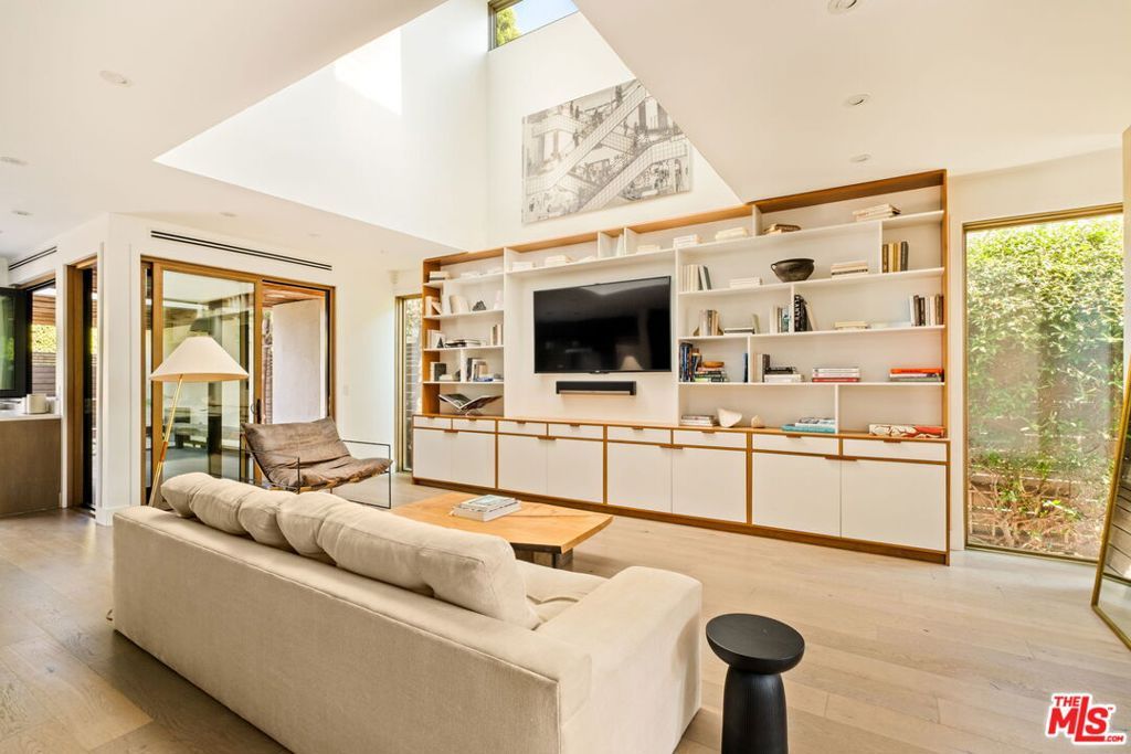 Photo of 3108 Yale Avenue, Marina Del Rey, CA 90292 (MLS # 26637377)