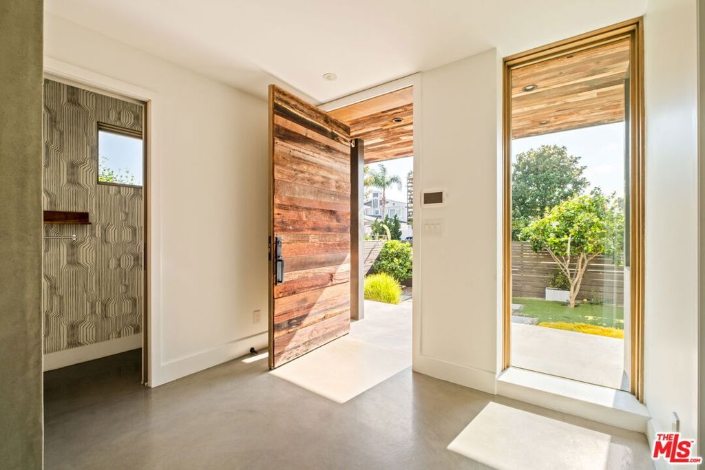 Photo of 3108 Yale Avenue, Marina Del Rey, CA 90292 (MLS # 26637377)