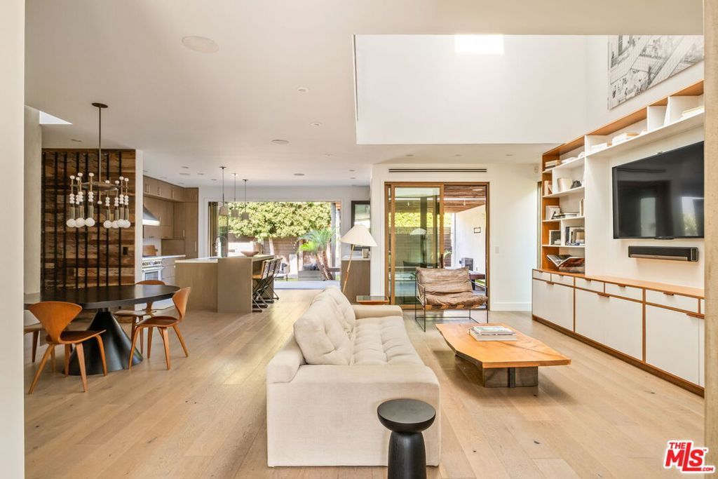 Photo of 3108 Yale Avenue, Marina Del Rey, CA 90292 (MLS # 26637377)