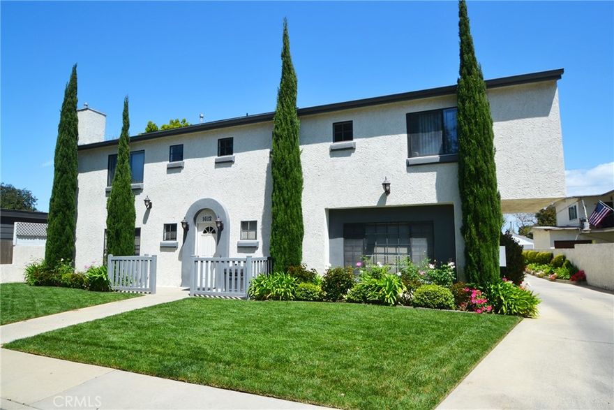 Townhome stye unit in a 6-unit building in Old Torrance with a spacious living room & dining area. Many of the fine features include laminate/wood flooring throughout, a kitchen featuring built-in appliances including a dishwasher & microwave, recessed lighting and a counter/breakfast bar, In-unit laundry hook-ups, fan/lights in both bedrooms, a large master bedroom w/walk-in closet & private bath area The master bedroom opens to a large sunny deck, 2-car attached garage with extra storage. Beautifully landscaped building. Great location close to downtown Old Torrance, Wilson Park, Del Amo Mall, restaurants & freeway