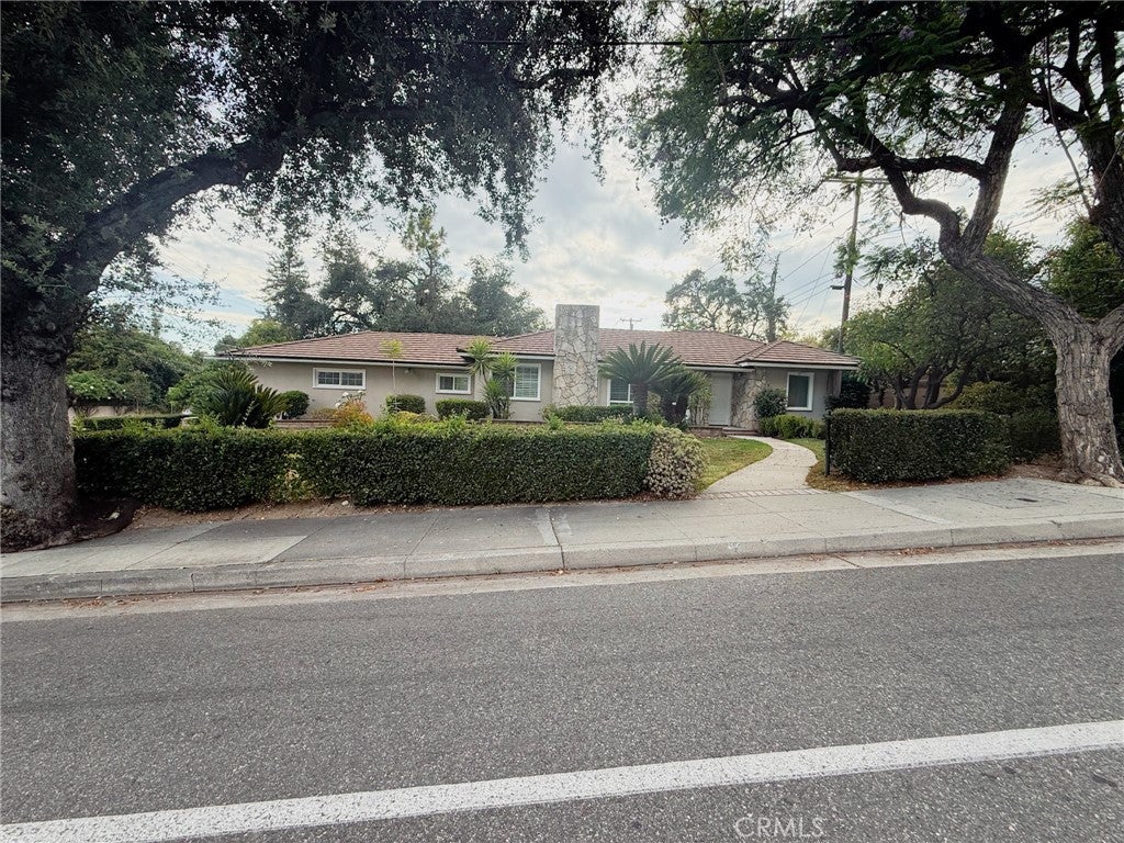1705 N Santa Anita