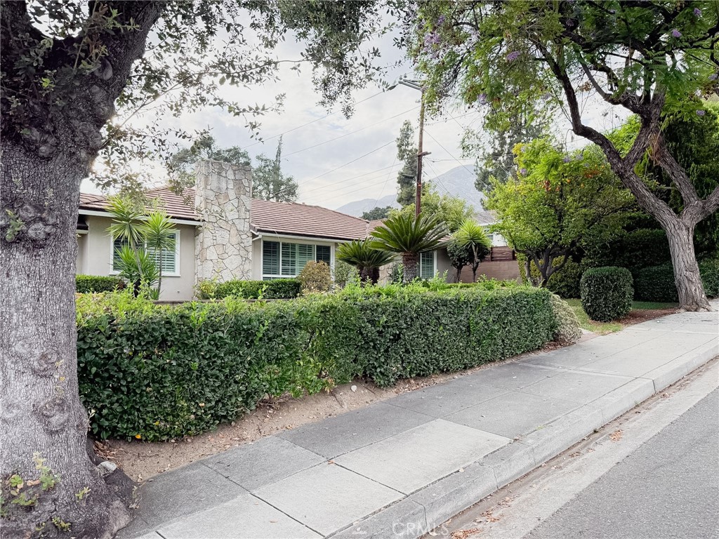 1705 N Santa Anita