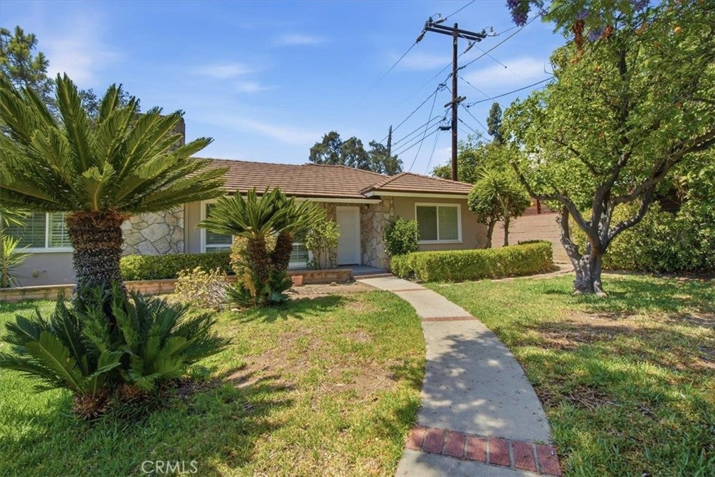1705 N Santa Anita