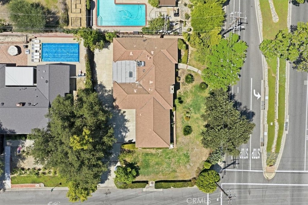 1705 N Santa Anita