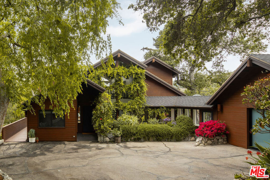 360 Edwards Place