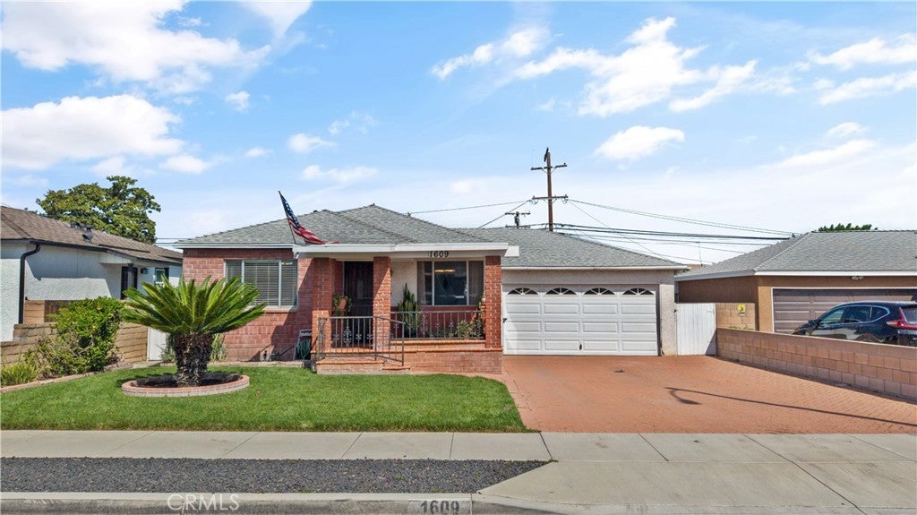 1609 E Silva