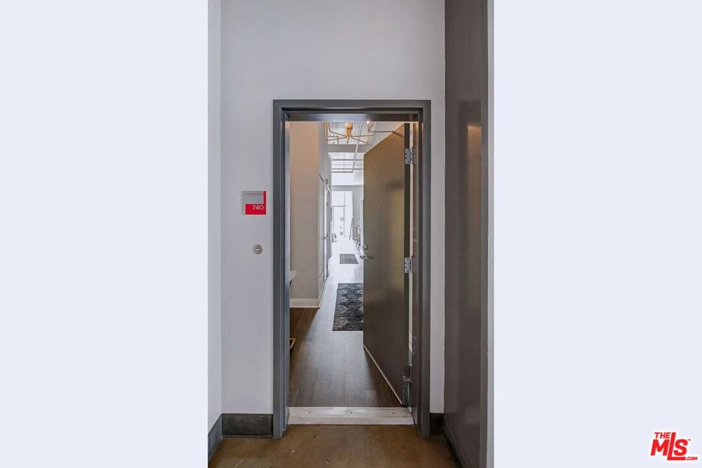645 W 9th Street 740