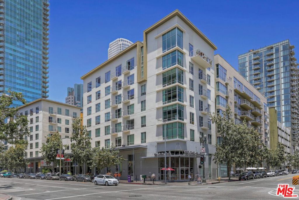 645 W 9th Street 740