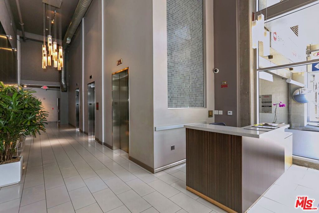 645 W 9th Street 740