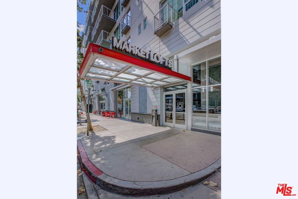 Photo of 645 W 9th Street #740, Los Angeles, CA 90015 (MLS # 26654781)