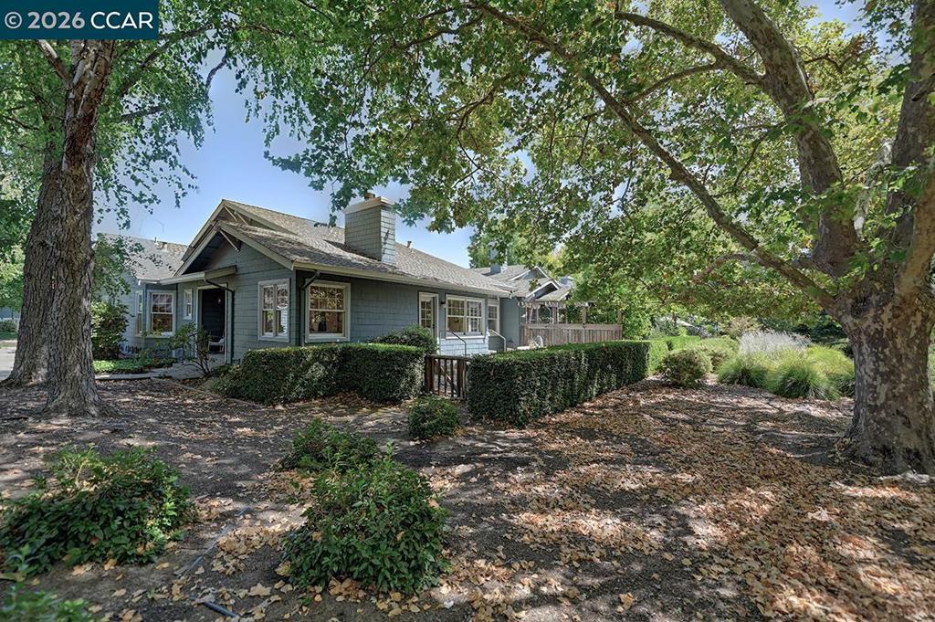 1923 Lakeshire Dr