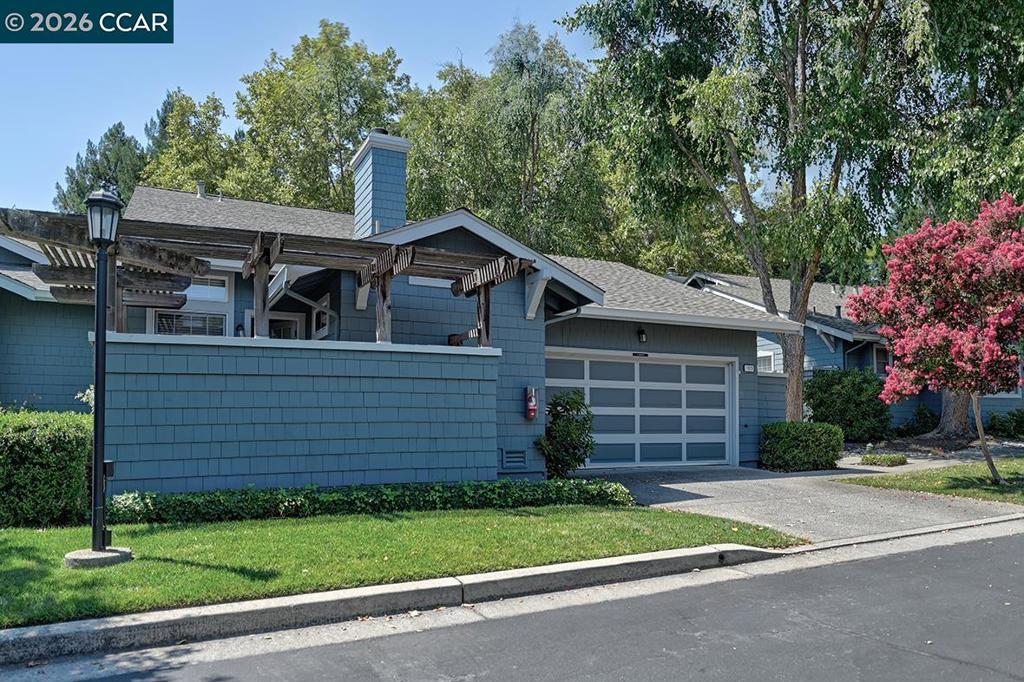1923 Lakeshire Dr