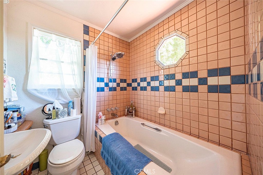 Altadena, California, 91001, United States, 6 Bedrooms Bedrooms, ,6 BathroomsBathrooms,Residential,Active,2024845