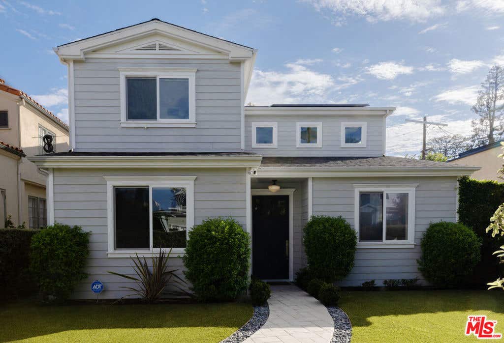 Photo of 961 S Gretna Green Way, Los Angeles, CA 90049 (MLS # 26861953)