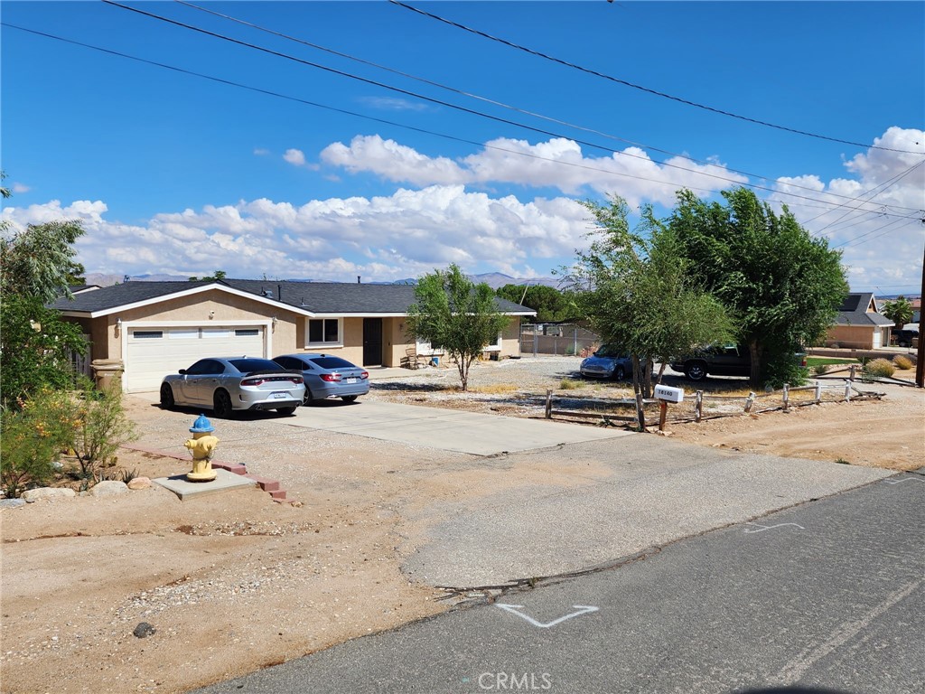 GREAT HOME IN THE CITY OF HESPERIA !! THIS HOME IS HORSE PROPERTY!! 3 bedroom 2 bath AND A HUGE LOT, 21,600 sq ft. THIS IS A GREAT HOME PERFECT FOR A FIRST TIME BUYER OR INVESTMENT!!