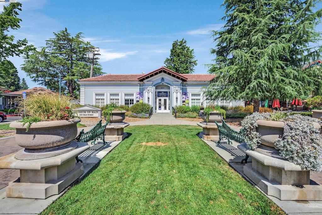 LAGUNA VISTA - Residential