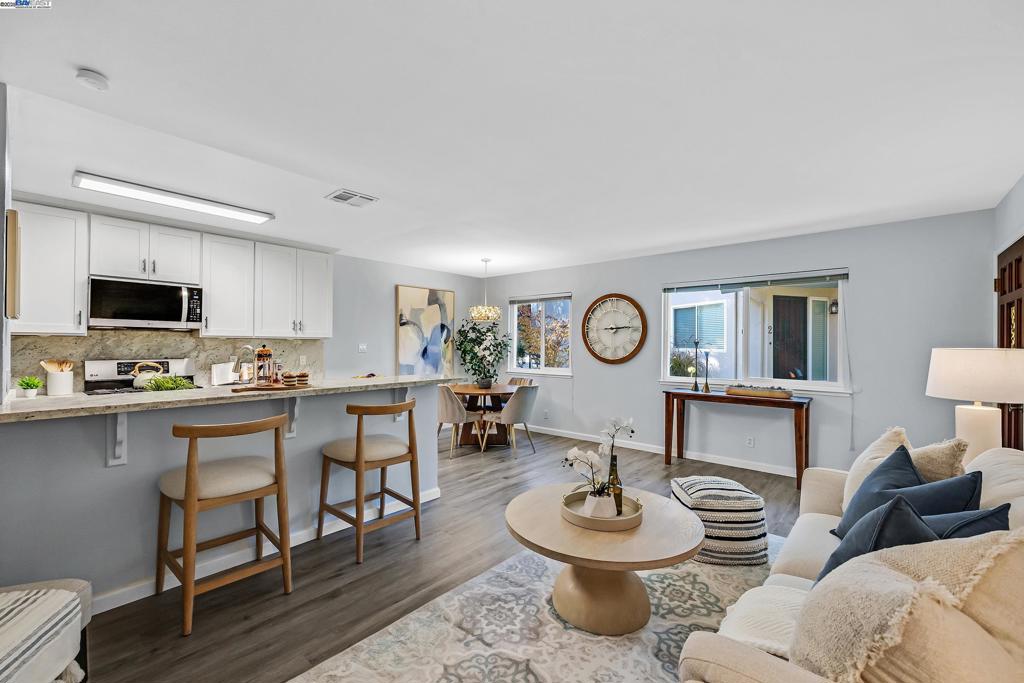 LAGUNA VISTA - Residential