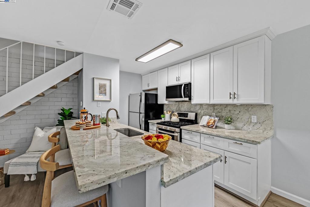 LAGUNA VISTA - Residential