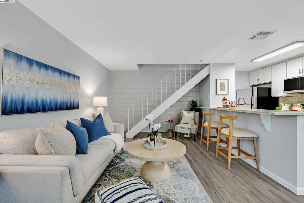 LAGUNA VISTA - Residential