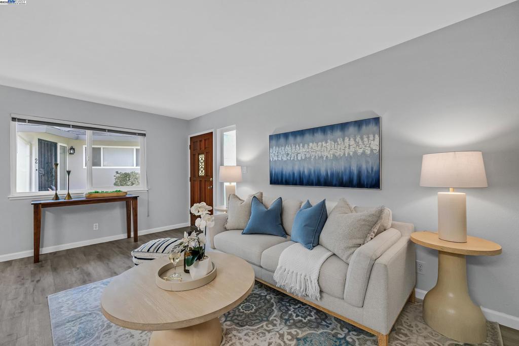 LAGUNA VISTA - Residential