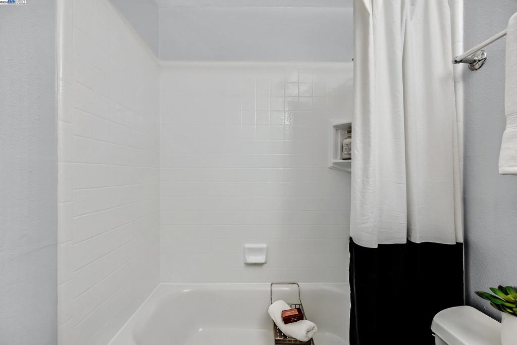 LAGUNA VISTA - Residential