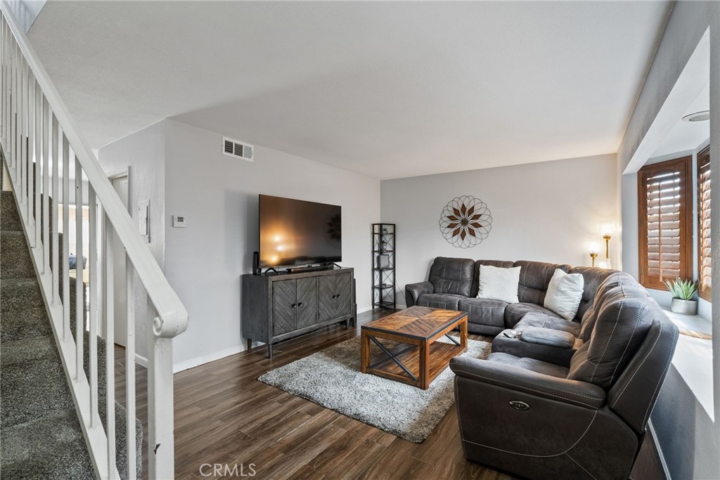 405 W Mountain View APT 10