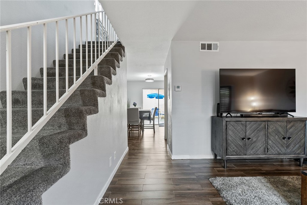 405 W Mountain View APT 10