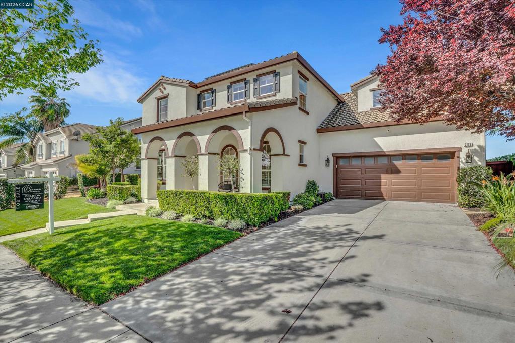 389 Roundhill Dr