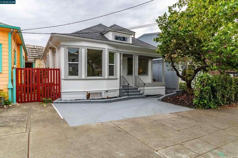Photo of 4152 Howe St St, Oakland, CA 94611 (MLS # 41129441)