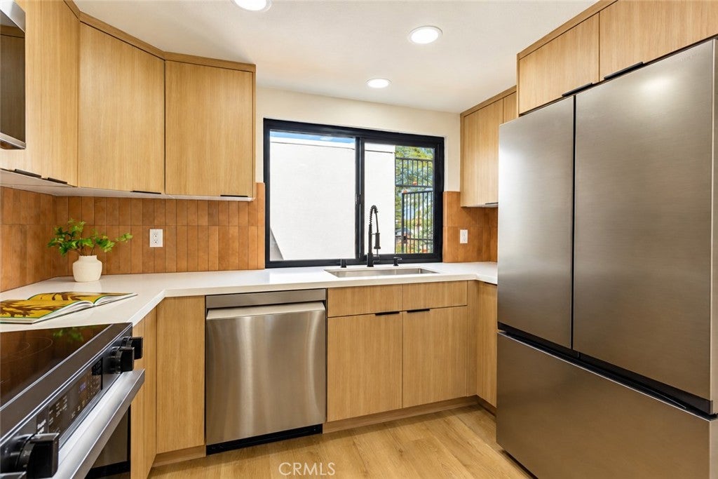 1012 Saint Thomas