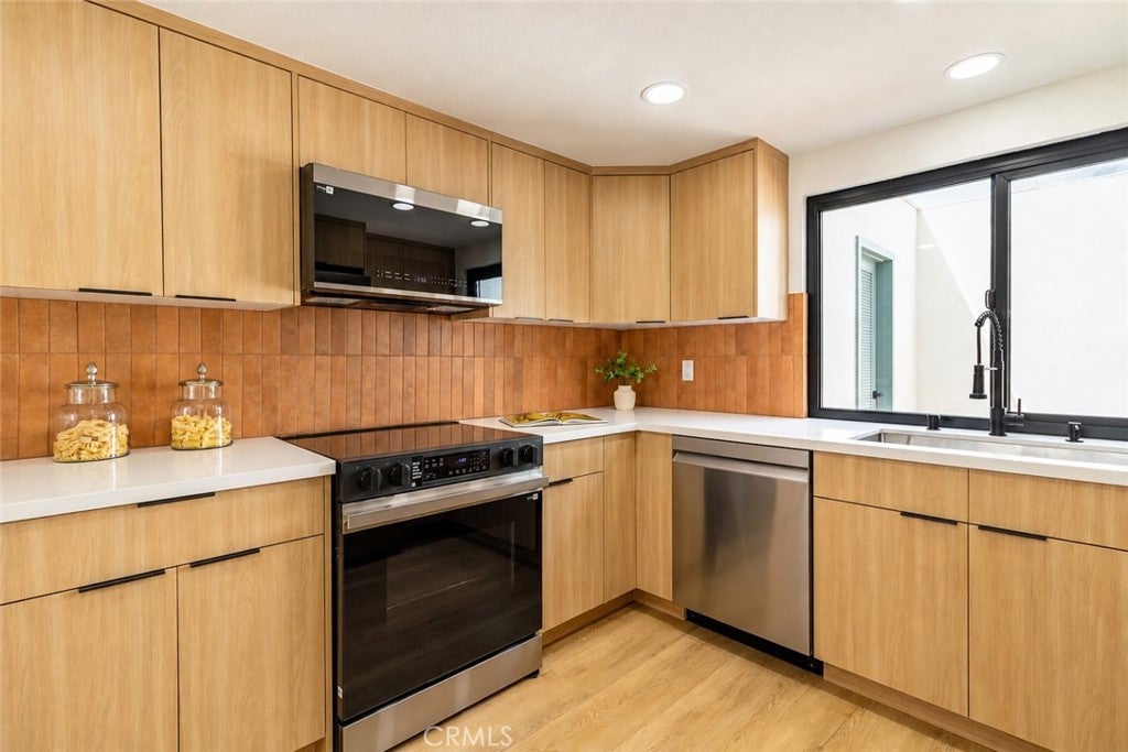 1012 Saint Thomas