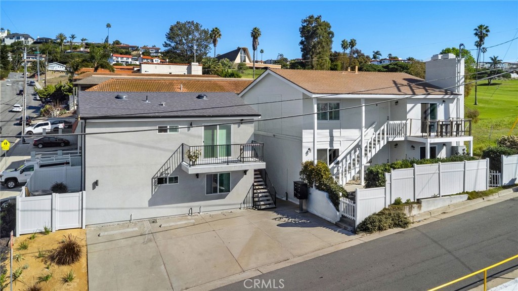 102 E Avenida San Gabriel