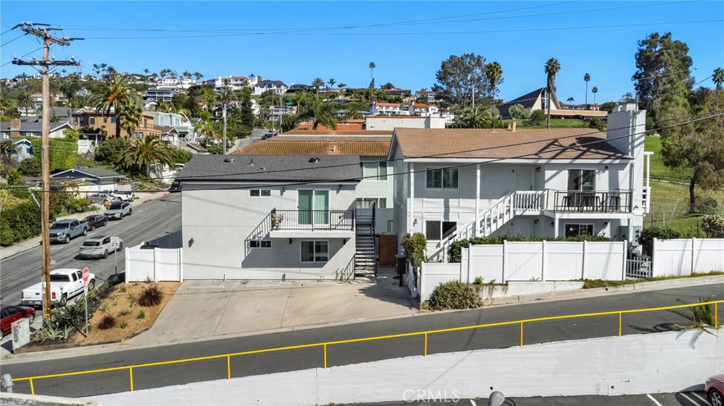 102 E Avenida San Gabriel