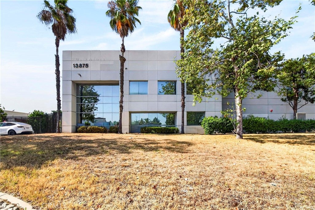 13875 Live Oak