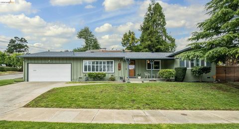 Photo of 4851 Scotia Ave Ave, Oakland, CA 94605 (MLS # 41130840)