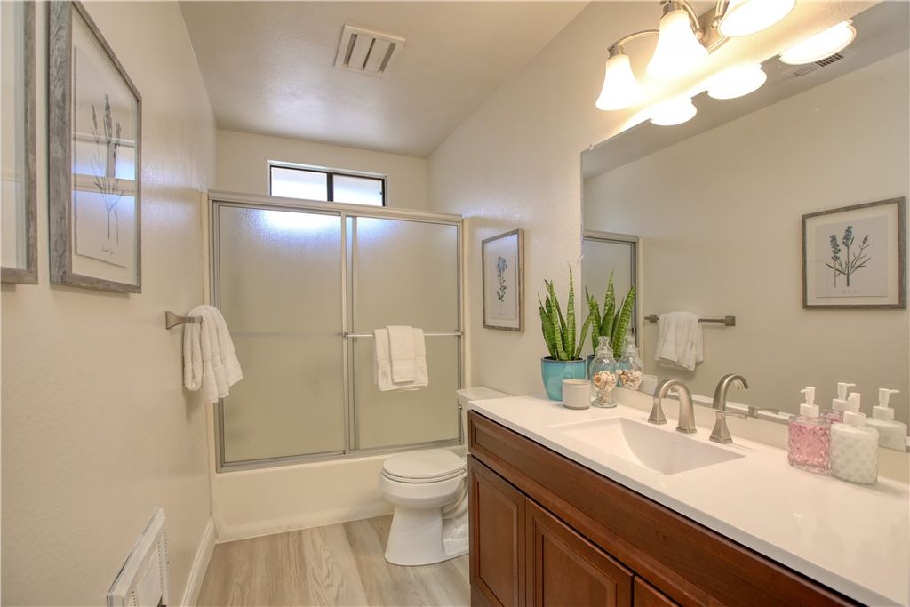 listing image 130720408351968361780