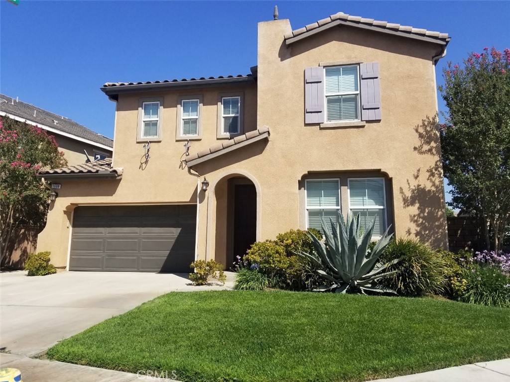 *** La Rivera Community *** On a corner lot with the beautiful floor plan, with open kitchen and stainless steel appliances, tile/laminate flooring throughout the downstairs and wall to wall carpet upstairs. Back yard for entertaining. Home is located in a great gated community very close to freeway access and close to shopping and transportation. The community also features a club house, pool/spa, green areas, BBQ'S and play area for the kids.