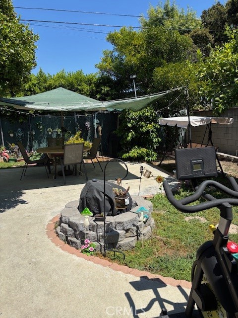 Welcome to this inviting single-family ranch-style home nestled in the heart of downtown Panorama City! Boasting a spacious front and backyard, this property offers the perfect blend of comfort, convenience, and endless possibilities.
Step inside and you’ll find a granite-finished kitchen designed for both style and functionality, making it ideal for everyday living and entertaining. The home is move-in ready, so you can settle in and start creating memories right away.
What makes this property truly special is its flexibility for the future—with ample space and layout potential, it can be easily converted into a 2-story residence with an ADU, giving you the opportunity to expand, generate rental income, or design the dream home you’ve always wanted.
Don’t miss your chance to own this gem in a vibrant, accessible neighborhood—close to shops, dining, and everything the city has to offer!
