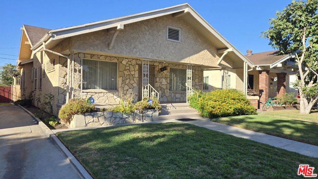 Photo of 1829 Middleton Place, Los Angeles, CA 90062 (MLS # 25587029)