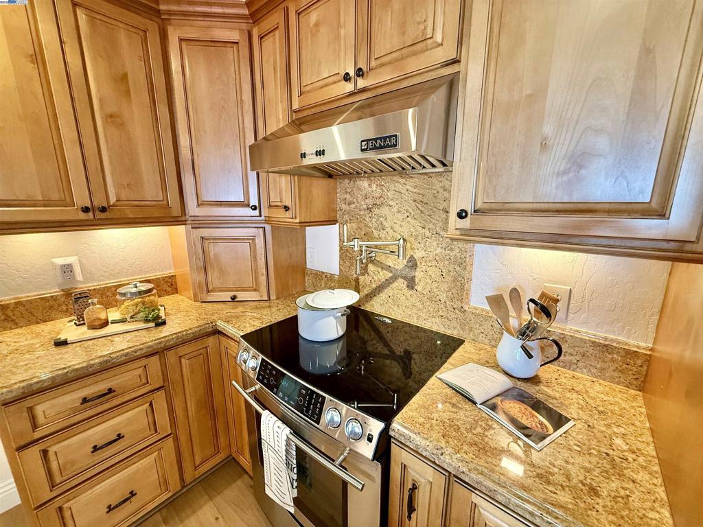 CASTRO VALLEY - Residential