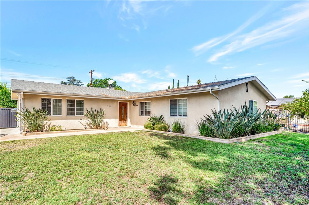 Properties 4 7101 Fallbrook Avenue
