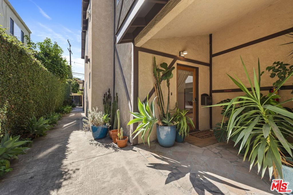 Photo of 1508 Harvard Street #B, Santa Monica, CA 90404 (MLS # 25609795)