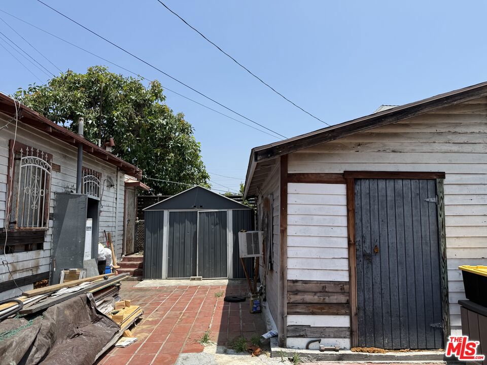 1537 Blake Avenue