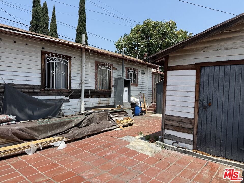 1537 Blake Avenue