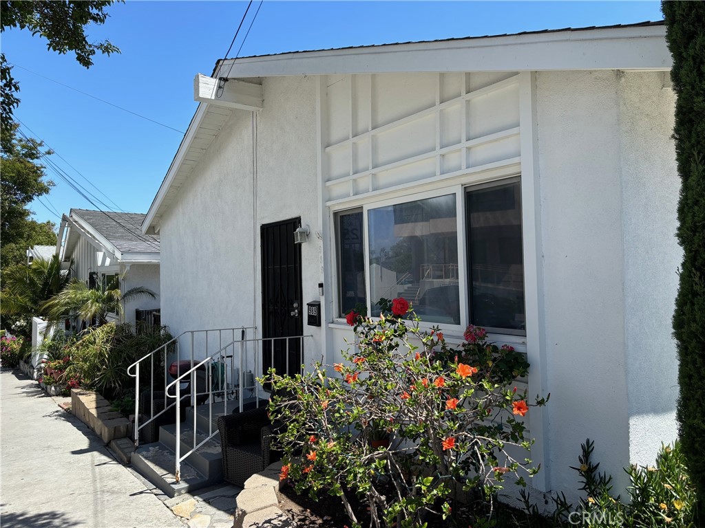 977 W 2nd Street