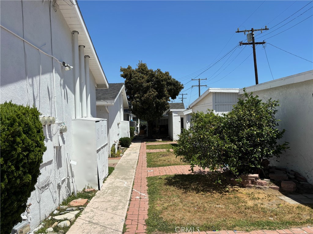 977 W 2nd Street